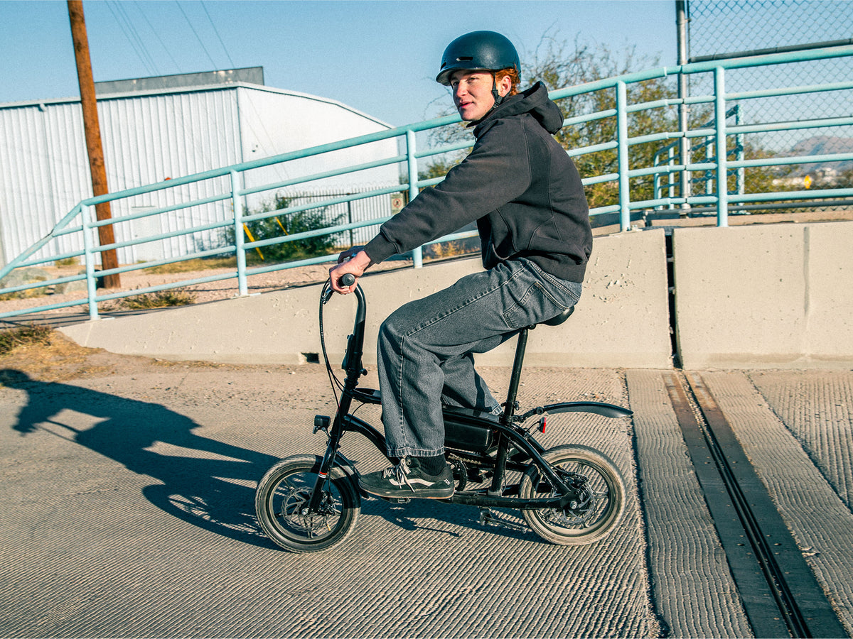 Tornado Compact Electric Bike – Schwinn - Main Image